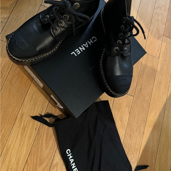 Chanel 2020 Interlocking CC Logo Boots 39.5 - Picture 5 of 6